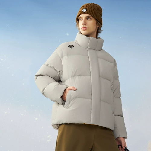 Короткий пуховик подходит для мужчин и женщин