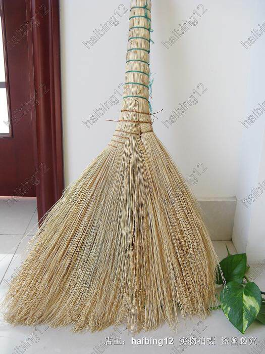 Green eco-friendly-rural traditional craftsmanship high beams sweep the broom broom broom sweeping the broom
