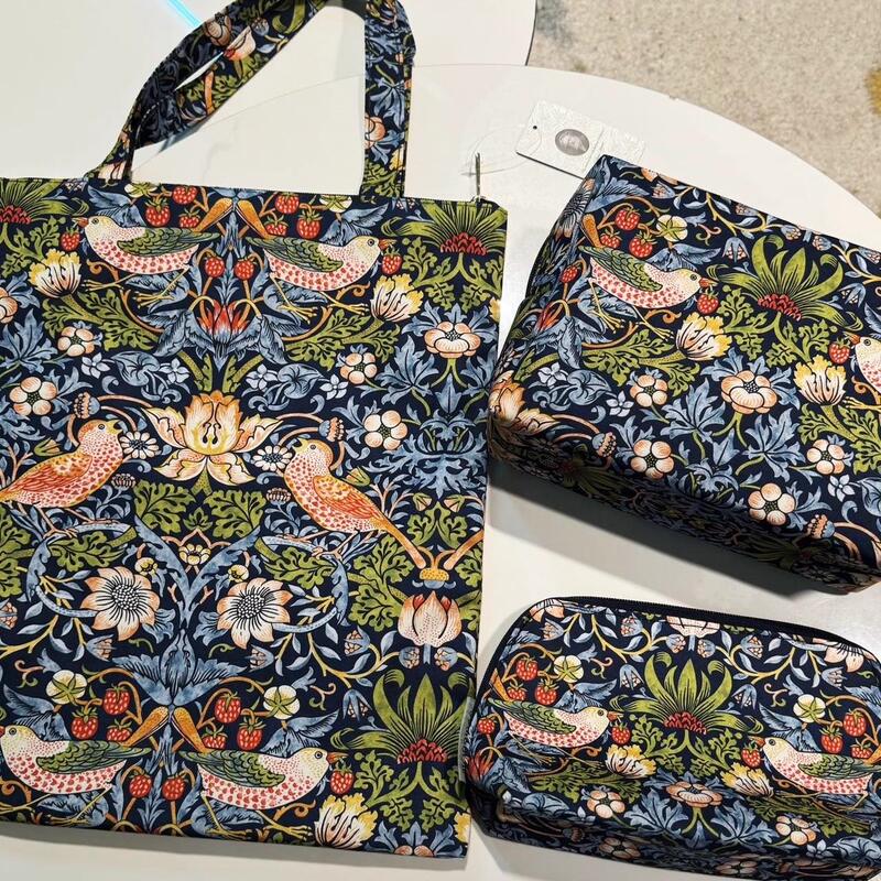 Morris&Co Strawberry Thief Treasure Cosmetic Bag Morris&Co Canvas Bag Strawberry Thief Cosmetic Bag