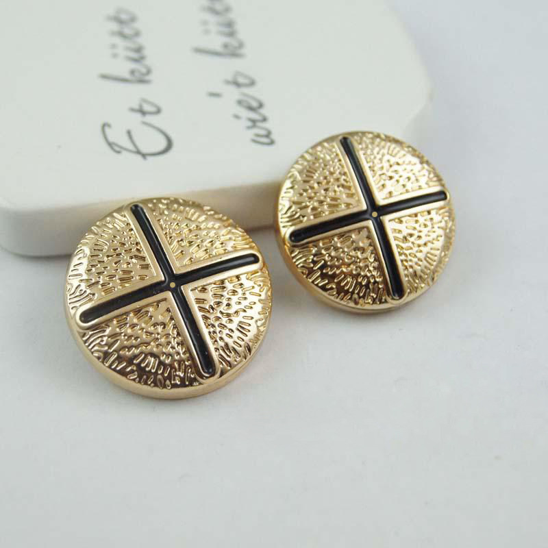 (Free Wind) Guns black gold cross metal button Suits Big Clothes Buttons KULOLOCCOS