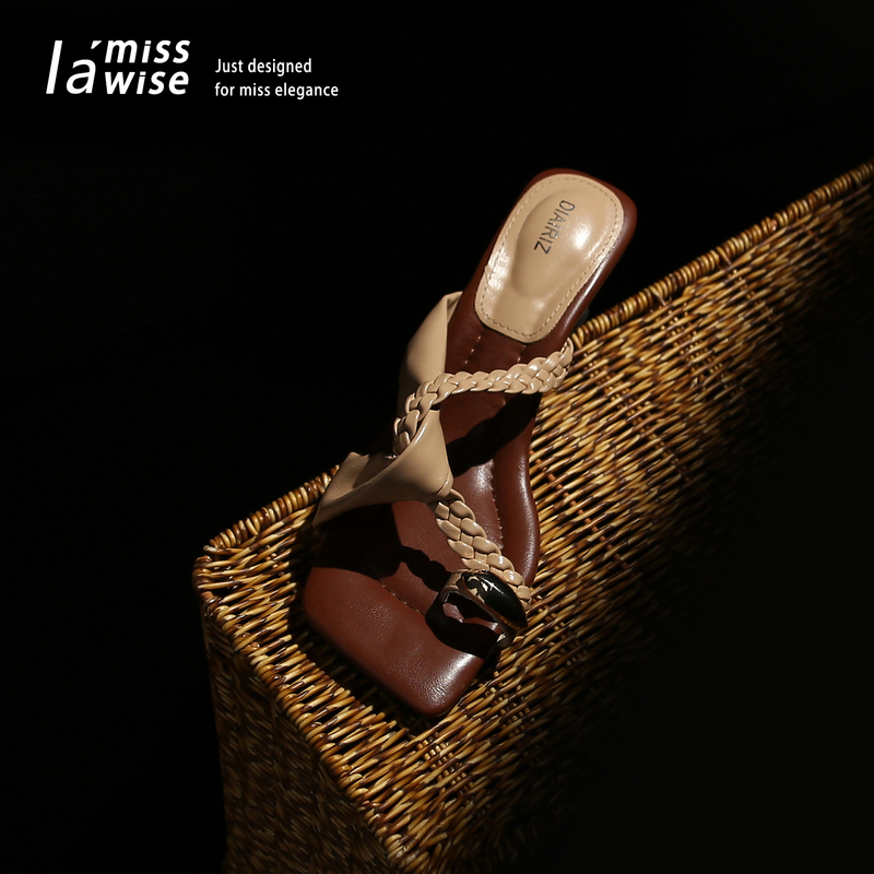 Artistic Woven High-Heeled Flip-Flops for Women, Suitable for Outdoor Wear in Summer, 2026 New Model, Slip-On, Open-Toe, Wedge Heel