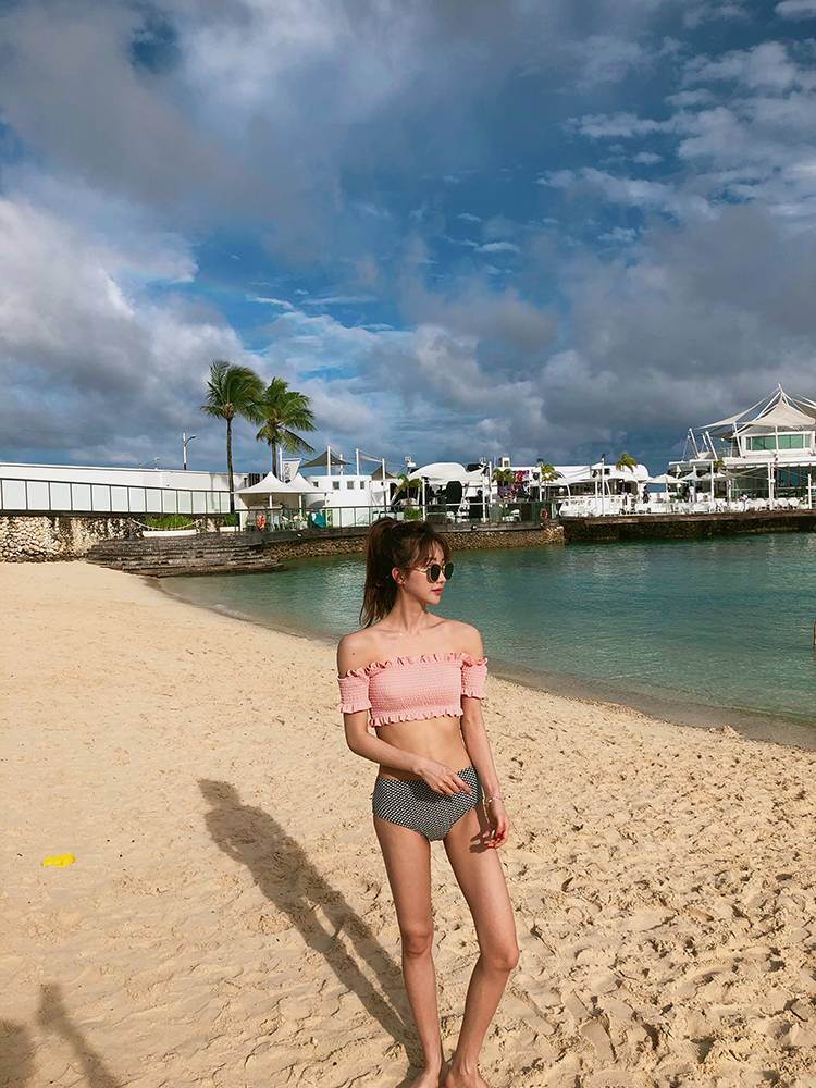 Zhang Zikai Wang Liuwen lưới màu đỏ dài tay đan bikini ngực nhỏ thép tấm một từ spa chia áo tắm nữ - Bộ đồ bơi hai mảnh