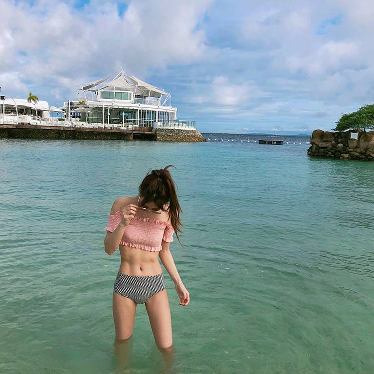 Zhang Zikai Wang Liuwen lưới màu đỏ dài tay đan bikini ngực nhỏ thép tấm một từ spa chia áo tắm nữ - Bộ đồ bơi hai mảnh 	đồ bơi nữ 2 mảnh	