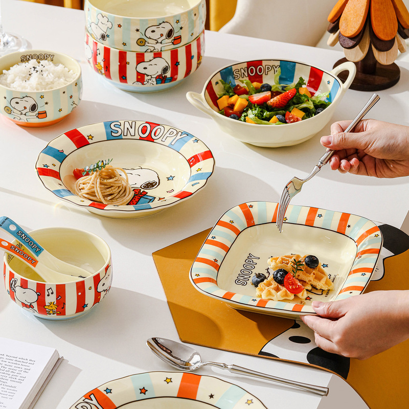 Snoopy Co-Branded Tableware Set for Home Use, Ceramic Bowls, Plates, Salad Bowls, Rice Bowls, Spoons, 2025 New Model, Housewarming Gift Snoopy Co-Branded Tableware Set for Home Use, Ceramic Bowls, Plates, Salad Bowls, Rice Bowls, Spoons, 2025 New Model, Housewarming Gift