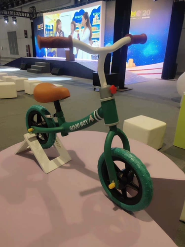 Детский беговел, ходунки, регулируемый двухколесный велосипед с педалями для уличного катания, 2-6 лет