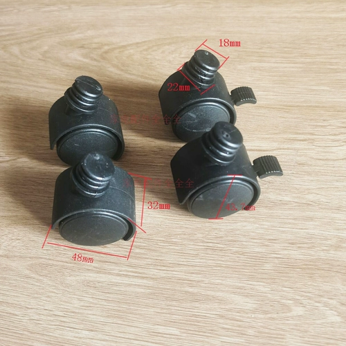 Четыре набора аксессуаров из бабни в ногах.