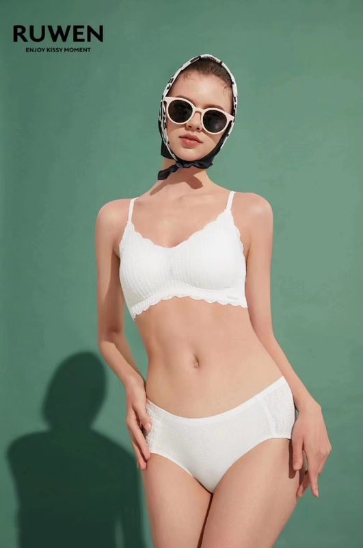 Authentic Limited Edition Kissy Ruwen Camisole Wheat Spike White Lingerie Lace Collector's Edition Push-Up Bra Set