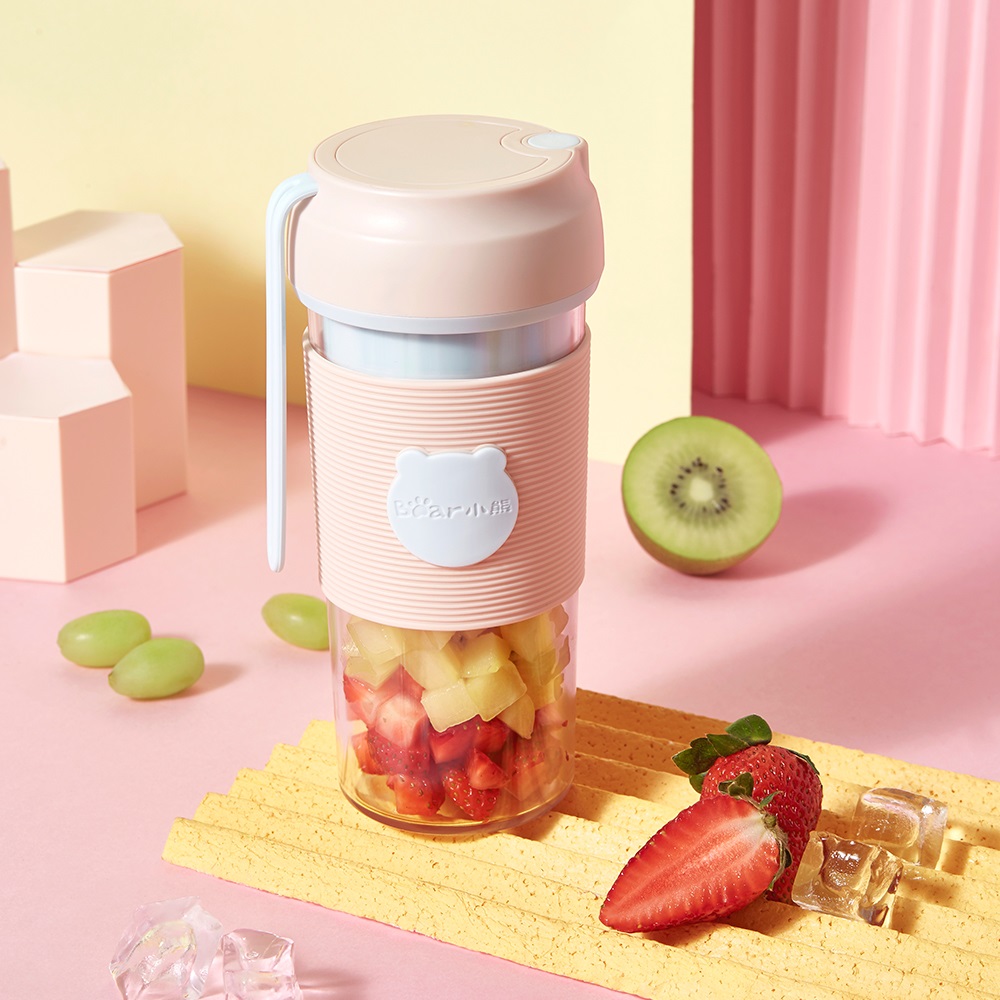 Портативная соковыжималка. Small Portable Juicer Multi- function фото.