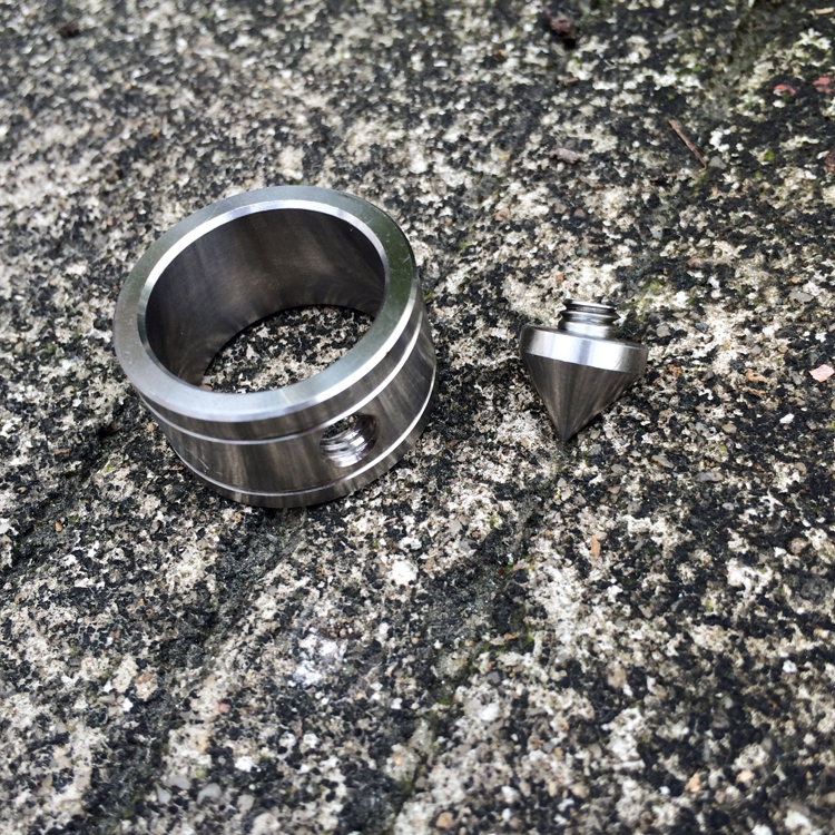 Non-magnetic 304 stainless steel self-defense ring defense finger men's and women's self-defense anti-wolf ring broken window outdoor EDC tool