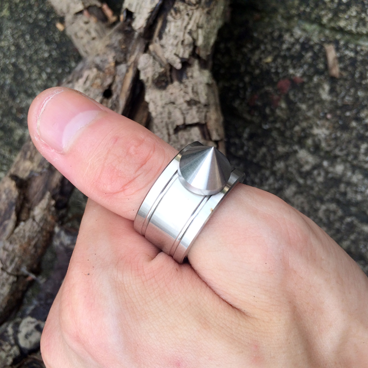 Non-magnetic 304 stainless steel self-defense ring defense finger men's and women's self-defense anti-wolf ring broken window outdoor EDC tool