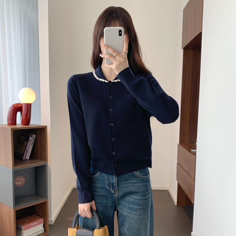 Lightly Sweet, Age-Reducing, Warm, Densely Woven Wool Shirt with Contrasting Color Crochet Trim, Peter Pan Collar, Vintage Knitted Cardigan Top for Winter Lightly Sweet, Age-Reducing, Warm, Densely Woven Wool Shirt with Contrasting Color Crochet Trim, Peter Pan Collar, Vintage Knitted Cardigan Top for Winter