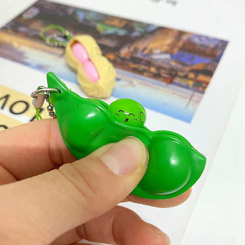 Simulated pea sprouts, stress-relieving pea pods, peanut probes, funny and quirky keychains, lanyards, phone straps, accessories