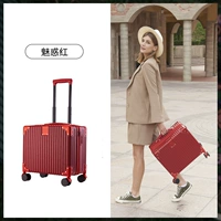 Очаровательная модель красно-зрителя