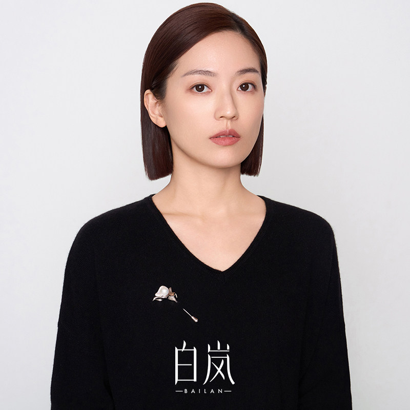 (new on December) White Lan Horse Hooed Pearl Brooch Woman 2023 New baroque pearl ornament XZ0111-Taobao