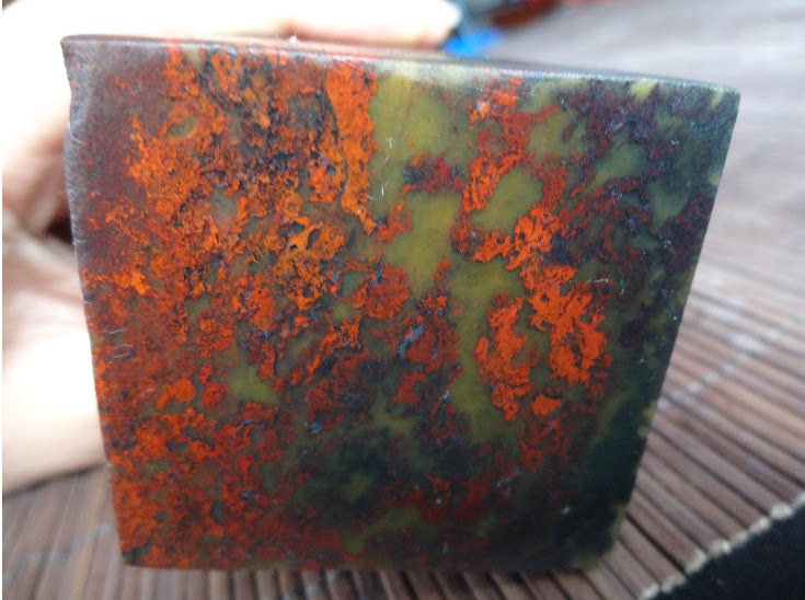 Guilin Longsheng Guilin chicken blood jade ornament carving material chicken blood jade rough stone ornament chicken blood stone boutique