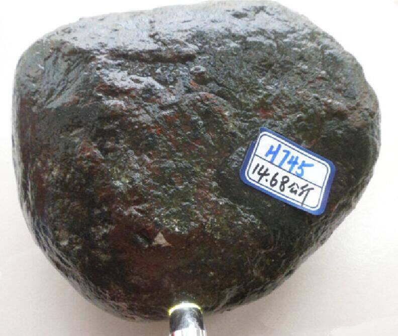 Myanmar jadeite raw stone wool will be stuck in the old market A cargo weighs 14 68kg