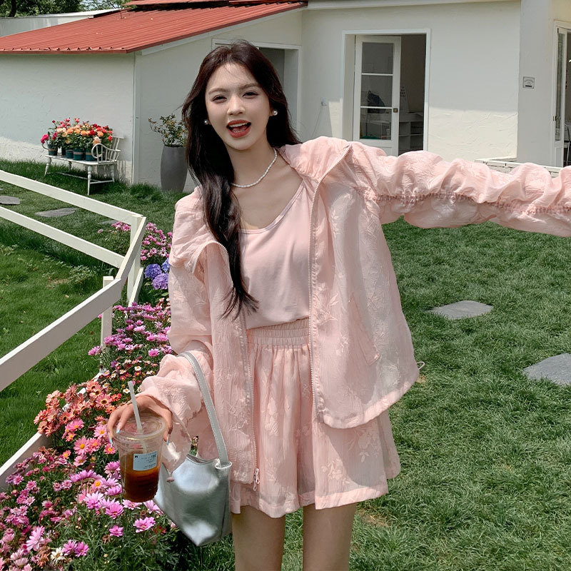 Pink Sweet Petite Casual Suit for Women, Summer 2026 New Embroidered Hooded Sun Protection Shirt and Shorts Two-Piece Set