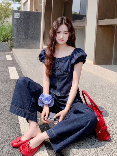 深蓝色港风复古牛仔套装女2025夏季设计感泡泡袖上衣阔腿裤两件套
