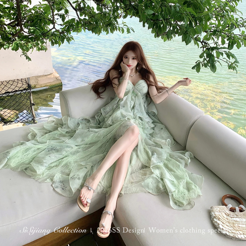 Sisi Jiang's "Green Mist Dreaming" Gentle and Elegant Ruffled Holiday-Style Mesh Flared Skirt Suspender Dress Sisi Jiang's "Green Mist Dreaming" Gentle and Elegant Ruffled Holiday-Style Mesh Flared Skirt Suspender Dress