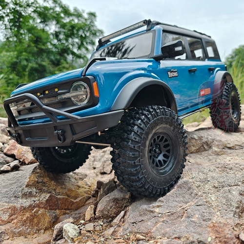 Электрический внедорожник, полноприводная внедорожная радиоуправляемая машина, умеет карабкаться, масштаб 1:8