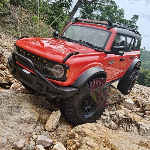 Электрический внедорожник, полноприводная внедорожная радиоуправляемая машина, умеет карабкаться, масштаб 1:8