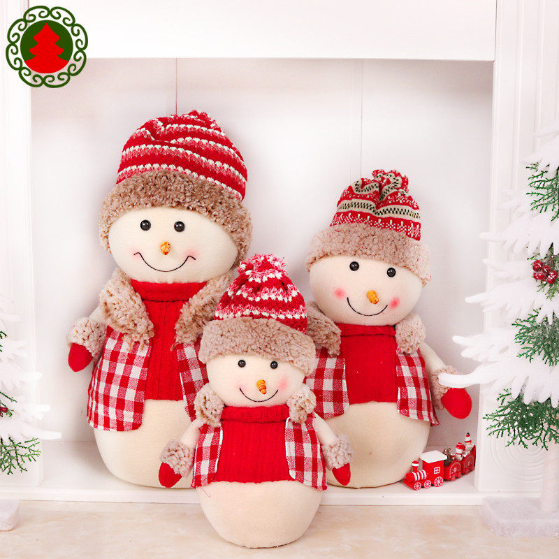 Christmas decorations Christmas Snow Man old man's doll hawking a Christmas tree decoration arranged for Christmas