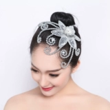 Классическое танцевальное исполнение первого украшения национальное современное танце