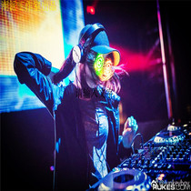 Hundreds of DJ REZZ glasses LED luminous hallucinochromatic discoloration laser laser glasses Baking DJ upper-head trampoline glasses