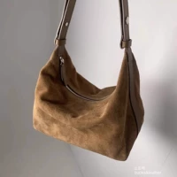 Светло-коричневый кашемир (на фото) регулируется и готов к доставке в течение 24 часов.