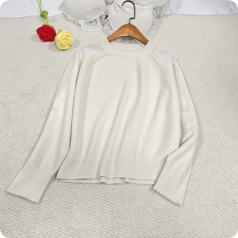 French Elegant Lace Cashmere Knitwear Winter Women's Long-Sleeved Pullover Slim Fit Versatile Comfortable and Warm White Bottoming Shirt