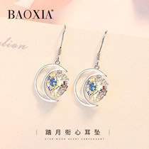 Stepping moon title heart suitable for winter earrings female pure white fungus jewelry 2020 New Tide temperament earrings simple earrings