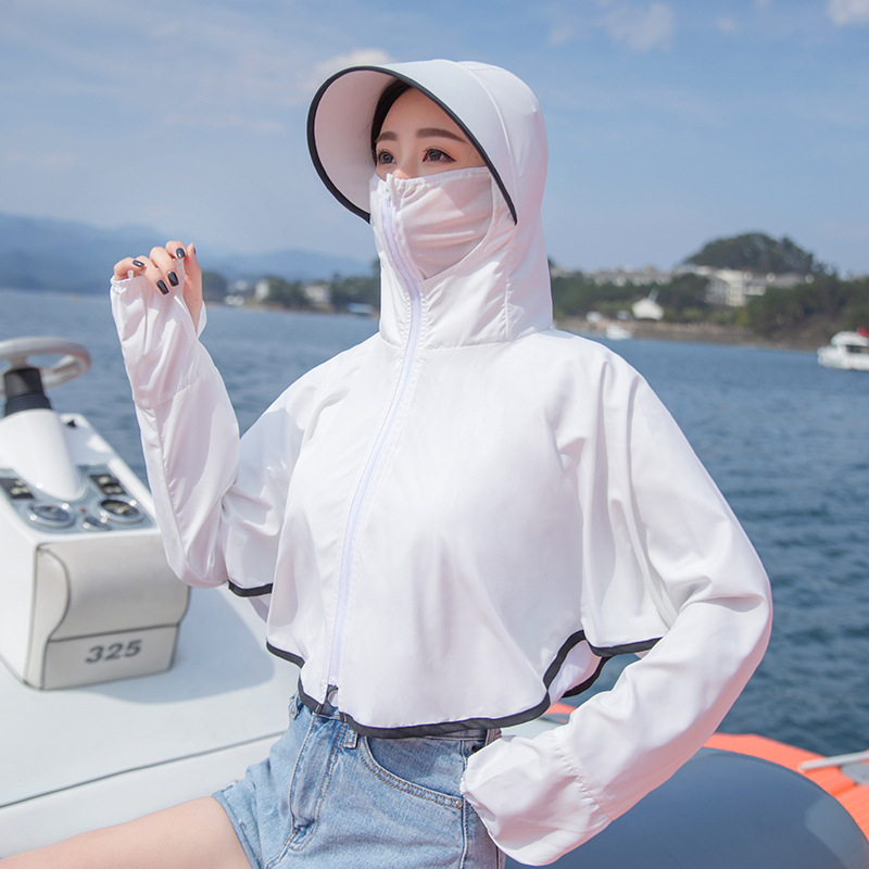 одежда для защиты от солнца. солнцезащитная одежда для мужчин с капюшоном. белая мужская рубашка с капюшоном с длинным рукавом. солнцезащитная рубашка с капюшоном. рубашка от загара.