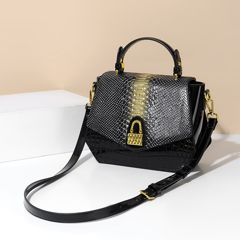 Ladies 2021 new all-match genuine cowhide shoulder bag fashion large-capacity portable messenger commuter shoulder bag