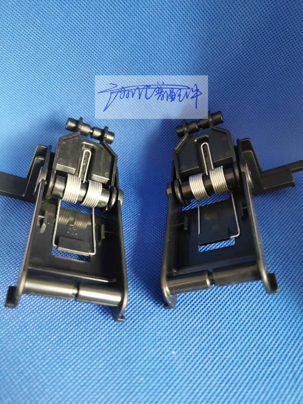 Suitable for HP M1005 scanning platform support seat draft table cover hinge cover foot left and right set