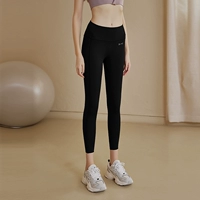 Черный манекен головы, леггинсы