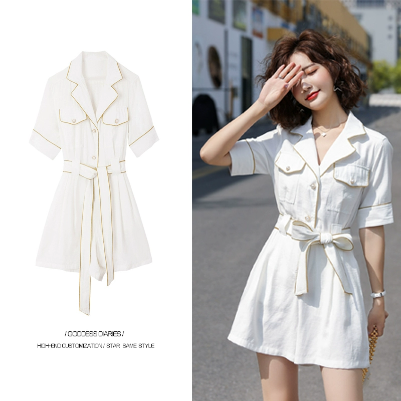 Ngôi sao Hàn Quốc với cùng một đoạn jumpsuit eo cao mùa hè 2020 phong cách mới là quần lửng ống rộng và linh hoạt. - Quần short