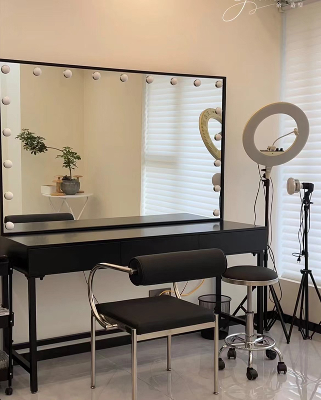 Minimalist Photo Studio Wedding Professional Makeup Table with Lights, Beauty Salon Makeup and Tattoo Shop Training Studio Dressing Table Minimalist Photo Studio Wedding Professional Makeup Table with Lights, Beauty Salon Makeup and Tattoo Shop Training Studio Dressing Table
