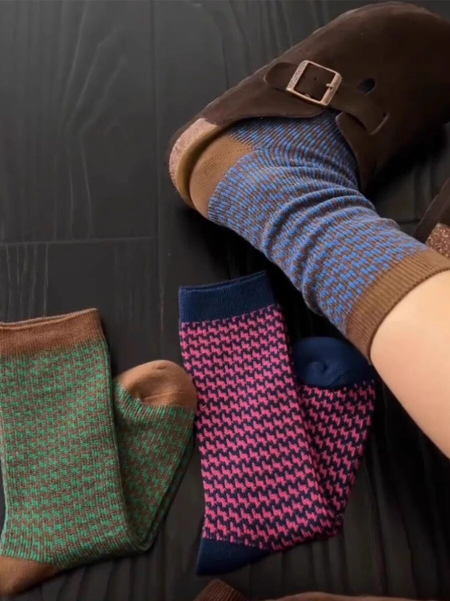 THIS SET OF RETRO-STYLE HOUNDSTOOTH IS REALLY SUITABLE FOR WINTER ITS SO EASY TO WEAR  DOUBLE-NEEDLE DOUBLE-WAY WOMENS PILES