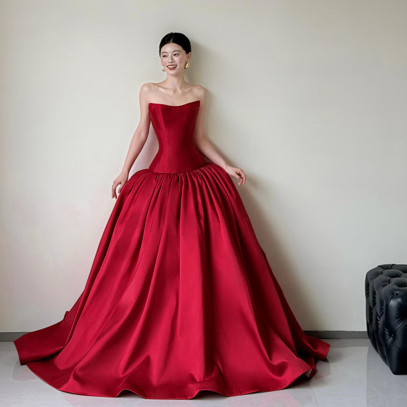 Strapless Toast Dress for Bride 2026 New Style Red Satin Engagement Wedding Evening Dress Elegant High-End Long Gown for Women Strapless Toast Dress for Bride 2026 New Style Red Satin Engagement Wedding Evening Dress Elegant High-End Long Gown for Women