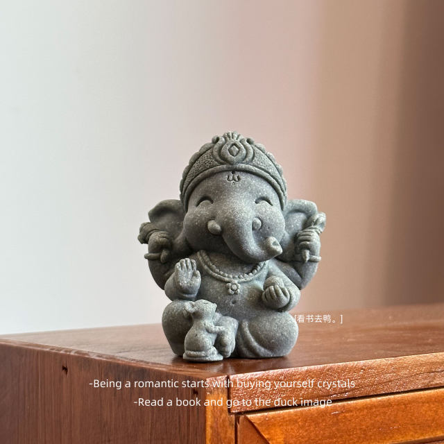 Bored, put on a small elephant ornament, auspicious Chinese auspicious beast ornament, gift