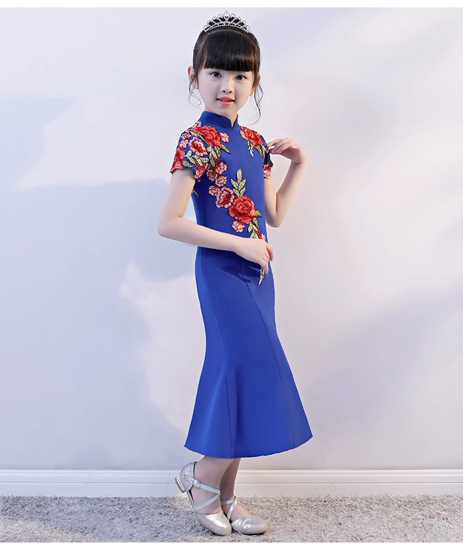 2018 cô gái mới sườn xám phiên bản cải tiến của phần dài của váy dạ hội mỏng màu xanh khí chất trang phục Trung Quốc