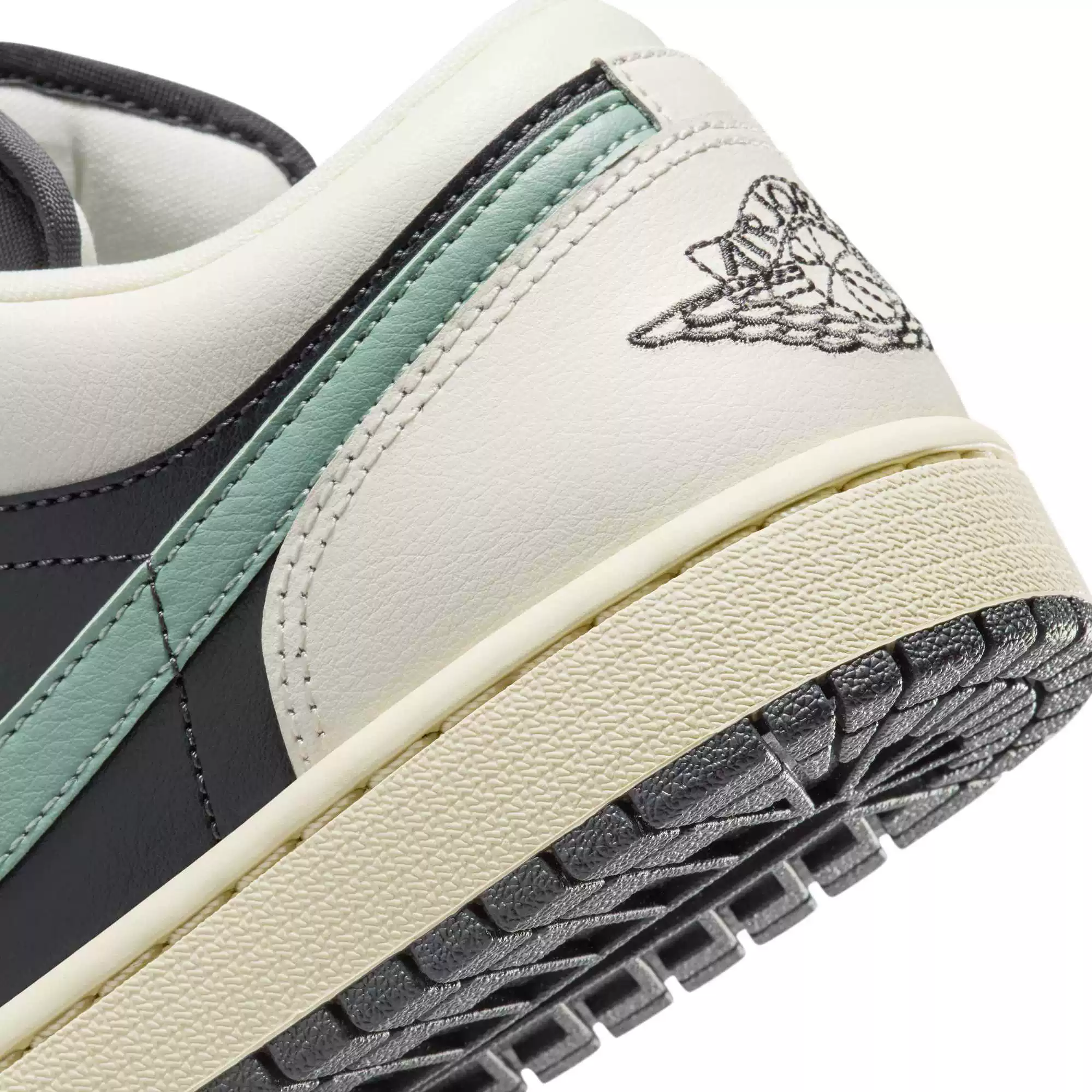 Кроссовки Nike Jordan для женщин с вышивкой, летние плоскодонные легкие кроссовки JORDAN AJ1 DC0774