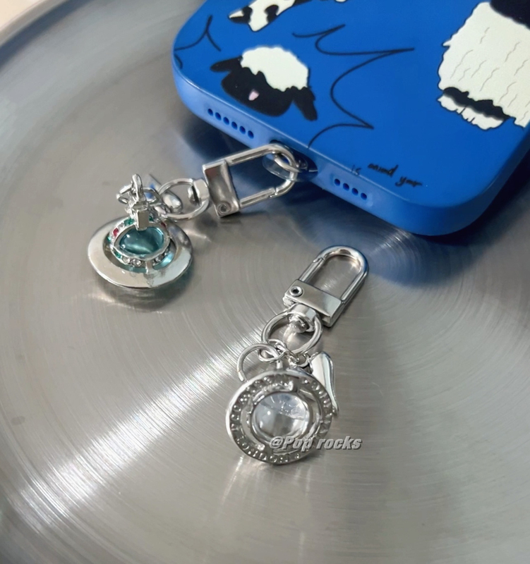 Original Planet Queen Mother Asteroid Keychain for Women ins Niche Trendy Personality Earphone Case Bag Pendant