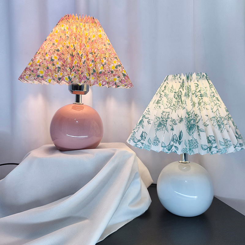 High-Quality Pleated Ceramic Table Lamp with Fabric Shade, Nordic Pastoral Style, Suitable for Bedroom and Living Room, Eye-Protecting, Gift for Girls, Decorative Atmosphere High-Quality Pleated Ceramic Table Lamp with Fabric Shade, Nordic Pastoral Style, Suitable for Bedroom and Living Room, Eye-Protecting, Gift for Girls, Decorative Atmosphere