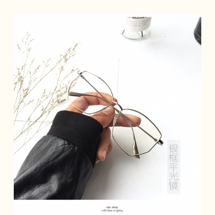 Huấn luyện viên thần tượng Zhu Zhengting với kính nữ đa giác bức xạ ánh sáng màu xanh gương phẳng khung cận thị - Kính khung tròng kính đổi màu