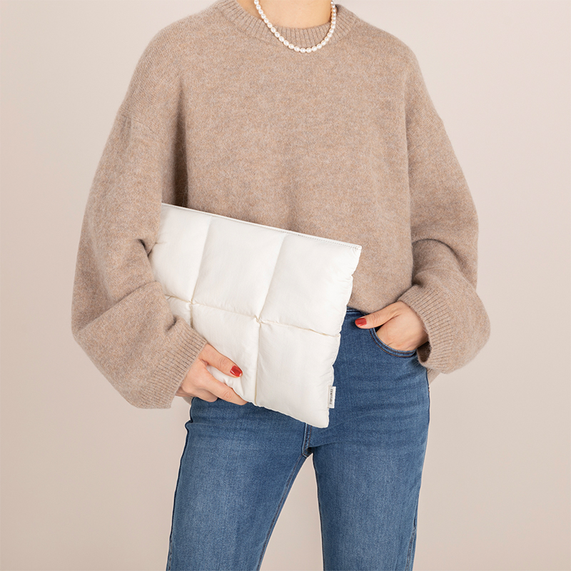 快適なマグネット式コンピューターバッグ。MacBookAirM4/M3/M2/M1 Appleコンピューターバッグ MacBookPro13/14インチノートブックライナーバッグ ニッチピローバッグに最適