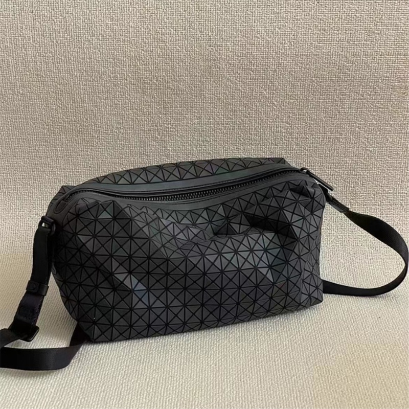 Sanjiazhijia Silicone Camera Bag Saddle Bag for Women 2026 New Fashion Quilted Crossbody Small Bag Single Shoulder Underarm Bag