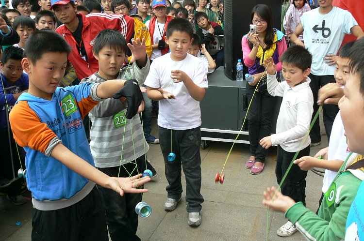 Người mới bắt đầu thi đấu chuyên nghiệp yoyo Yo-Yo Yo-Yo ngủ lâu KK mang bóng hợp kim đồ chơi trẻ em đồ chơi cho bé trai