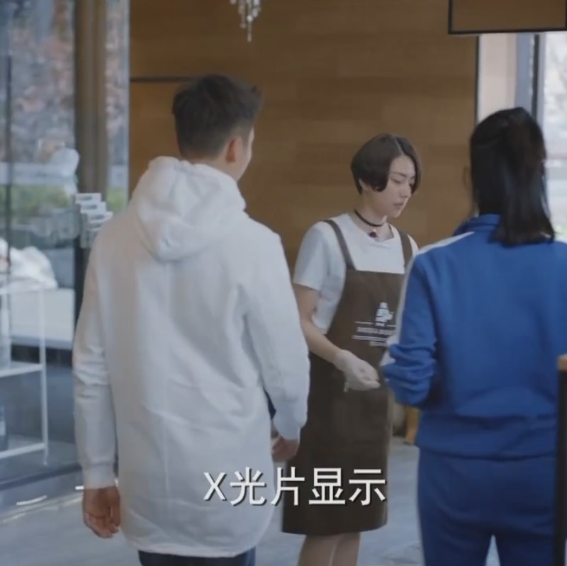 Ở phía nam, có arbor Chen Wei 霆 với cùng một đoạn quần áo trùm đầu màu trắng trùm đầu áo len dài tay nam mới 2018 áo hoodie nam cao cấp
