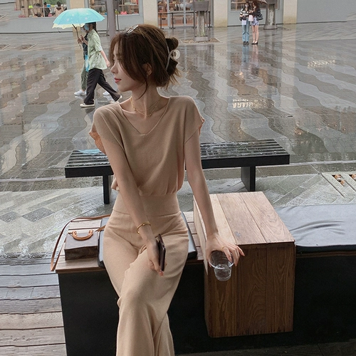 Небольшой комплект для отдыха, изысканный стиль, в стиле Шанель, яркий броский стиль, короткий рукав